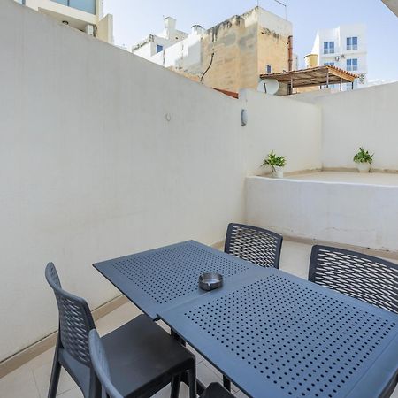 Superb 3Br Apt Close To Seafront Gzira Ruang foto