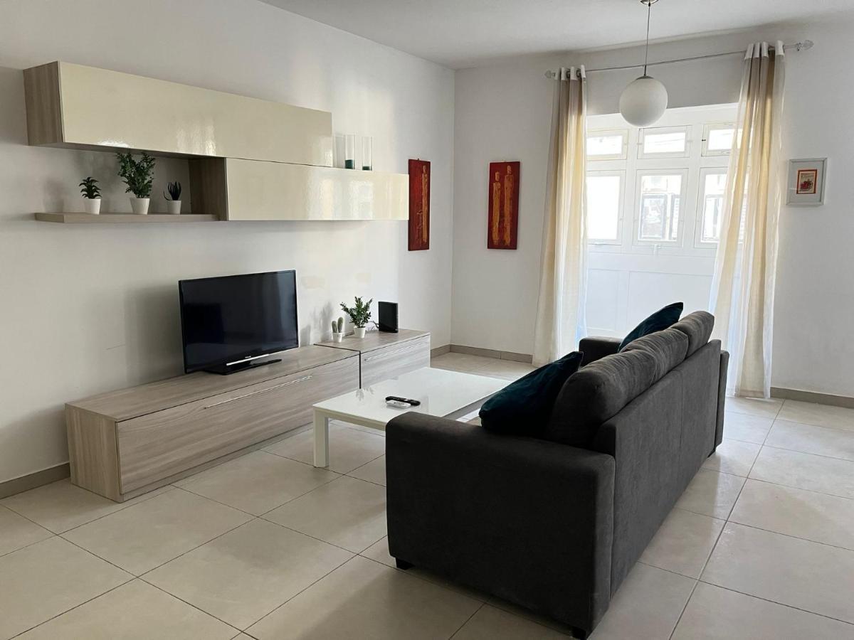 Superb 3Br Apt Close To Seafront Gzira Bagian luar foto