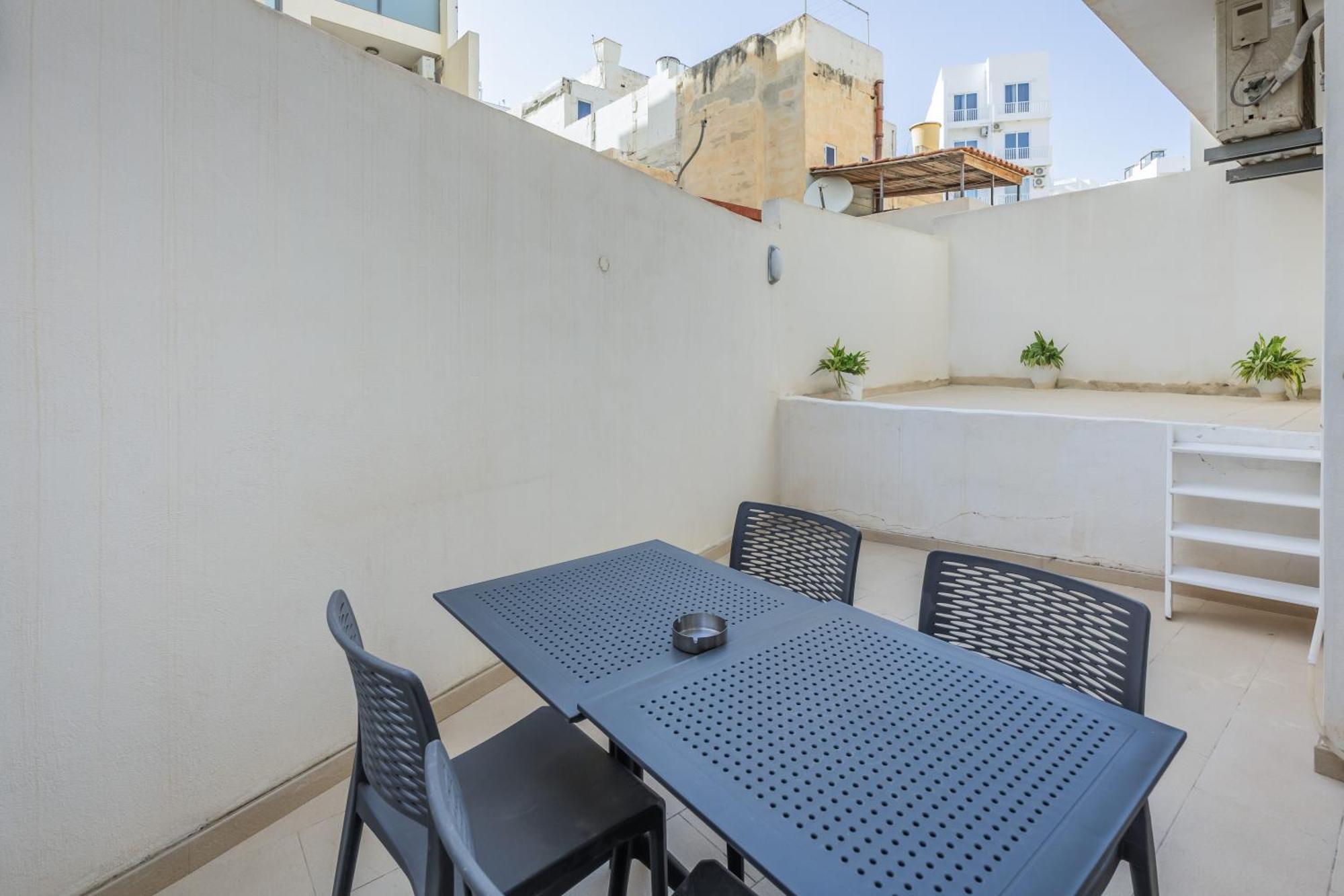 Superb 3Br Apt Close To Seafront Gzira Ruang foto